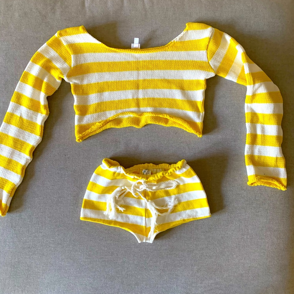 Super cute short and long sleeve knitted set